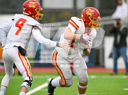 Thumbnail 2 in Kamiakin vs Sumner (WIAA 4A First Round) photogallery.