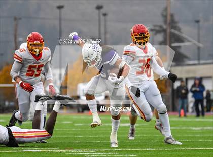 Thumbnail 2 in Kamiakin vs Sumner (WIAA 4A First Round) photogallery.