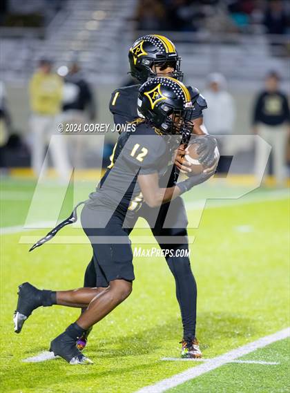 Thumbnail 3 in Calhoun vs Peach County (GHSA AAA Quarter-Final Playoff) photogallery.