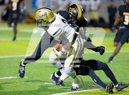 Thumbnail 2 in Calhoun vs Peach County (GHSA AAA Quarter-Final Playoff) photogallery.
