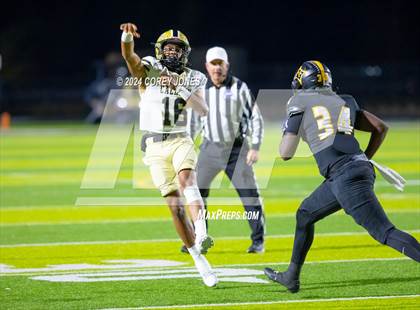 Thumbnail 2 in Calhoun vs Peach County (GHSA AAA Quarter-Final Playoff) photogallery.