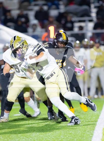Thumbnail 2 in Calhoun vs Peach County (GHSA AAA Quarter-Final Playoff) photogallery.