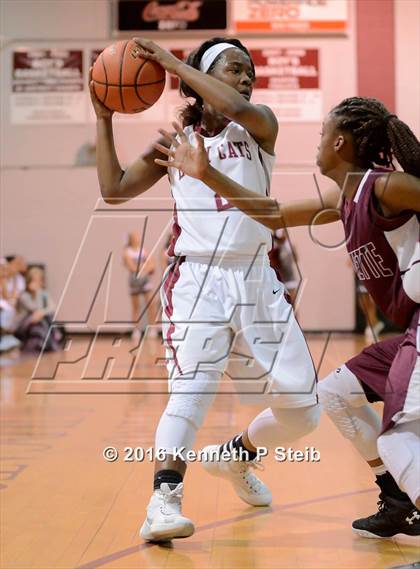 Thumbnail 1 in Chalmette @ Destrehan (LHSAA 5A 1st Round Playoff) photogallery.