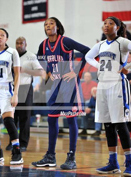 Thumbnail 3 in Carolina Day vs Woodmont (WNC Holiday Classic) photogallery.