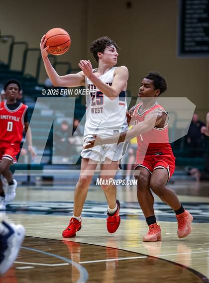 Thumbnail 3 in Amityville Memorial vs. Smithtown West (NYSPHAA Section XI Class AA Championship) photogallery.