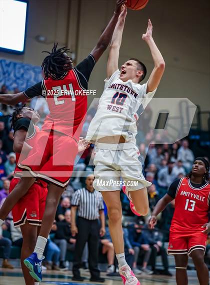 Thumbnail 1 in Amityville Memorial vs. Smithtown West (NYSPHAA Section XI Class AA Championship) photogallery.