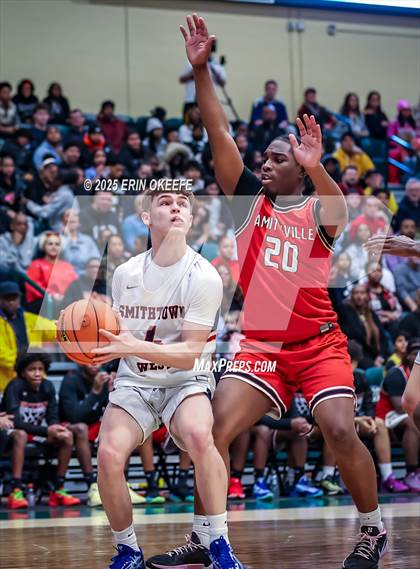 Thumbnail 1 in Amityville Memorial vs. Smithtown West (NYSPHAA Section XI Class AA Championship) photogallery.