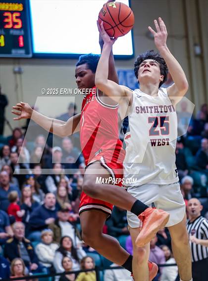 Thumbnail 2 in Amityville Memorial vs. Smithtown West (NYSPHAA Section XI Class AA Championship) photogallery.