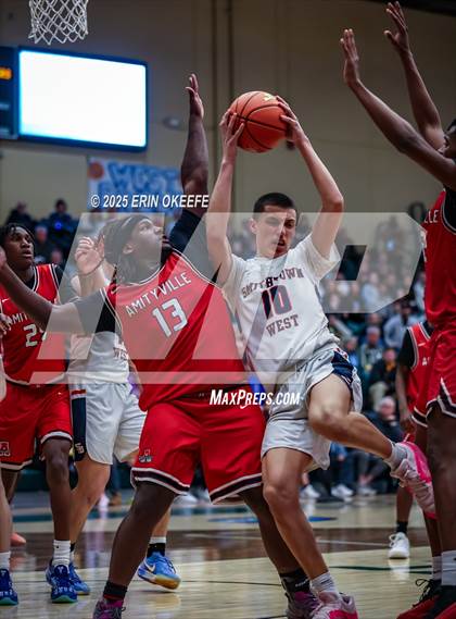 Thumbnail 1 in Amityville Memorial vs. Smithtown West (NYSPHAA Section XI Class AA Championship) photogallery.