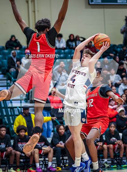Thumbnail 3 in Amityville Memorial vs. Smithtown West (NYSPHAA Section XI Class AA Championship) photogallery.