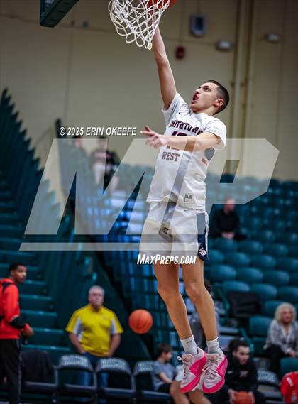 Thumbnail 1 in Amityville Memorial vs. Smithtown West (NYSPHAA Section XI Class AA Championship) photogallery.