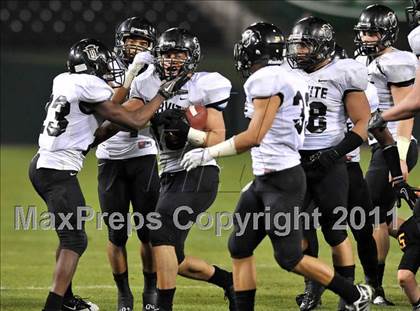 Thumbnail 3 in Mission Viejo vs. Servite (CIF SS Pac-5 Division Final) photogallery.