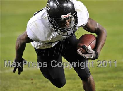 Thumbnail 3 in Mission Viejo vs. Servite (CIF SS Pac-5 Division Final) photogallery.