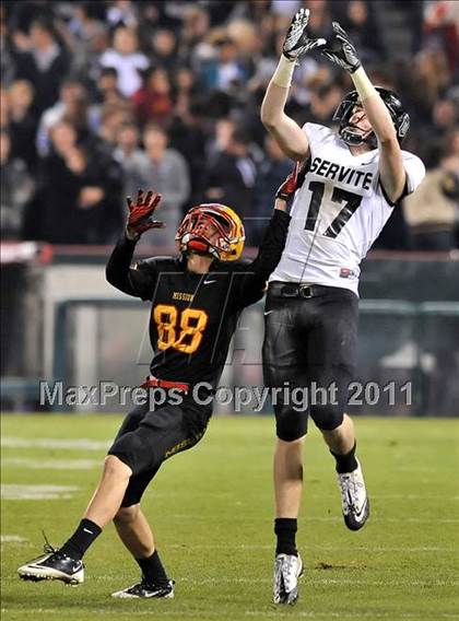 Thumbnail 3 in Mission Viejo vs. Servite (CIF SS Pac-5 Division Final) photogallery.