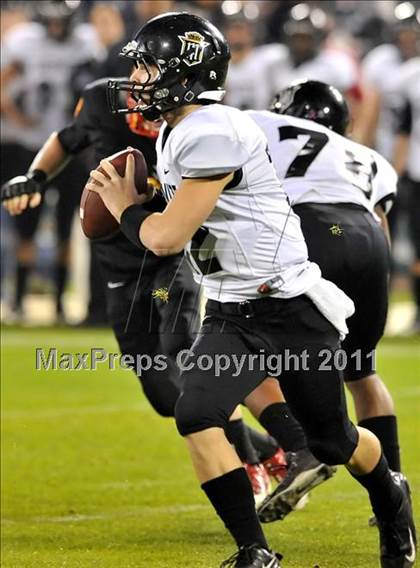 Thumbnail 2 in Mission Viejo vs. Servite (CIF SS Pac-5 Division Final) photogallery.