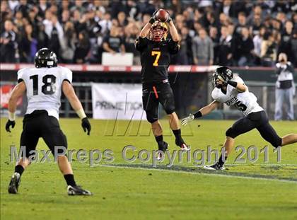 Thumbnail 3 in Mission Viejo vs. Servite (CIF SS Pac-5 Division Final) photogallery.