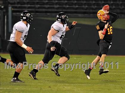 Thumbnail 2 in Mission Viejo vs. Servite (CIF SS Pac-5 Division Final) photogallery.