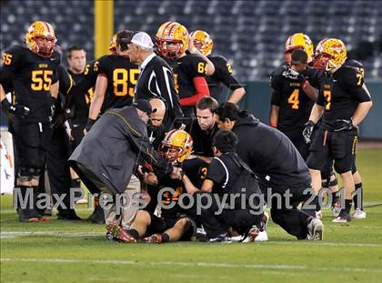 Thumbnail 2 in Mission Viejo vs. Servite (CIF SS Pac-5 Division Final) photogallery.