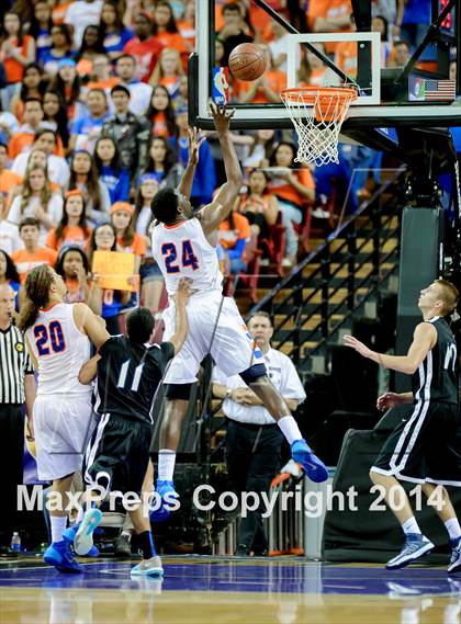 Thumbnail 1 in St. Joseph Notre Dame vs. Renaissance Academy (CIF D5 State Final) photogallery.