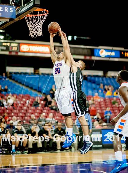 Thumbnail 3 in St. Joseph Notre Dame vs. Renaissance Academy (CIF D5 State Final) photogallery.
