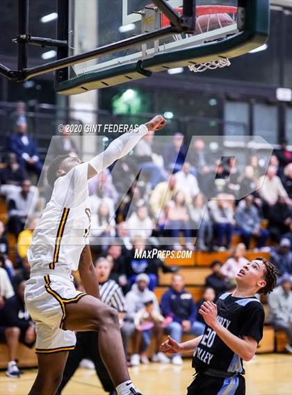 Thumbnail 3 in Bishop O'Dowd vs. Dougherty Valley (CIF NCS Open Division Quarterfinal) photogallery.