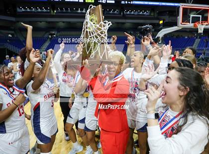Thumbnail 1 in Wagner vs. Ryan (UIL 5A Basketball Division I Final Medal Ceremony) photogallery.