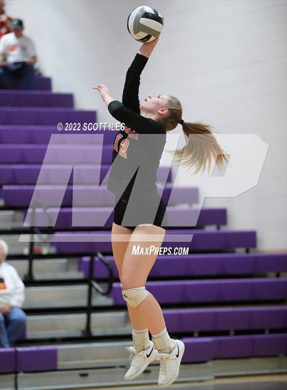 Thumbnail 3 in New Lexington vs Marietta (OHSAA D2 District) photogallery.