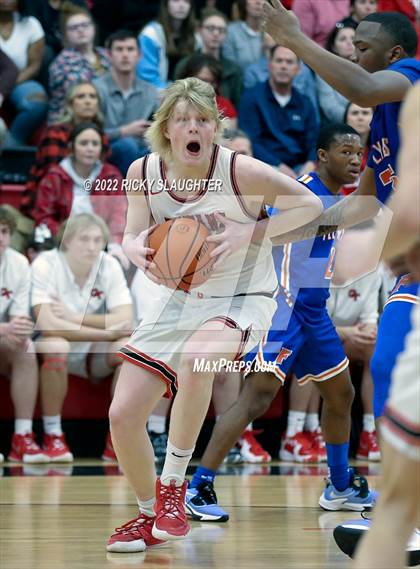 Thumbnail 3 in Glenwood vs. East St. Louis (IHSA Class 3A District Championship) photogallery.