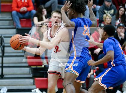 Thumbnail 2 in Glenwood vs. East St. Louis (IHSA Class 3A District Championship) photogallery.