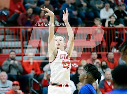 Thumbnail 1 in Glenwood vs. East St. Louis (IHSA Class 3A District Championship) photogallery.