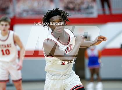 Thumbnail 2 in Glenwood vs. East St. Louis (IHSA Class 3A District Championship) photogallery.