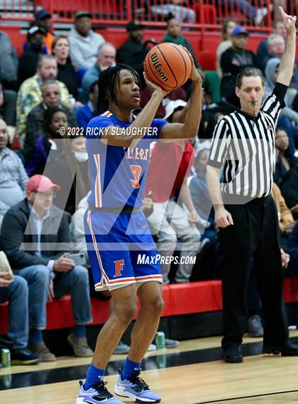 Thumbnail 3 in Glenwood vs. East St. Louis (IHSA Class 3A District Championship) photogallery.