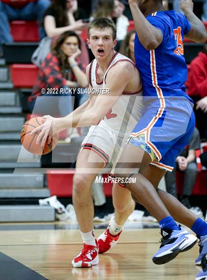 Thumbnail 1 in Glenwood vs. East St. Louis (IHSA Class 3A District Championship) photogallery.