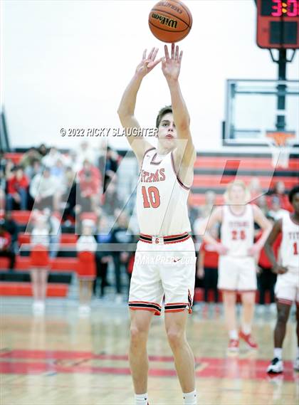 Thumbnail 2 in Glenwood vs. East St. Louis (IHSA Class 3A District Championship) photogallery.