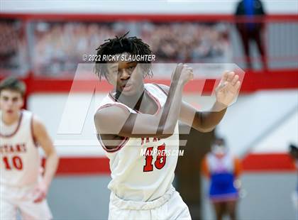 Thumbnail 1 in Glenwood vs. East St. Louis (IHSA Class 3A District Championship) photogallery.