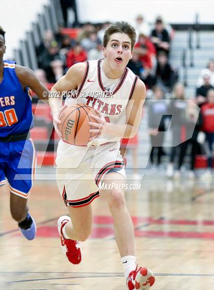 Thumbnail 2 in Glenwood vs. East St. Louis (IHSA Class 3A District Championship) photogallery.