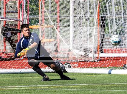 Thumbnail 1 in Glacier Peak vs Skyline (WIAA 4A Quarterfinal) photogallery.