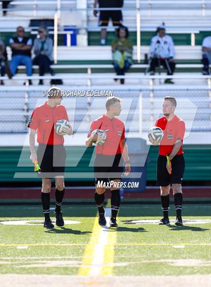 Thumbnail 3 in Glacier Peak vs Skyline (WIAA 4A Quarterfinal) photogallery.