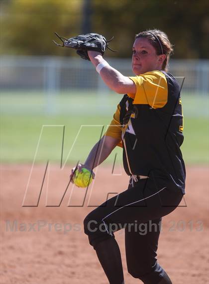 Thumbnail 2 in Thompson Valley vs Pueblo East (CHSAA 4A Playoffs) photogallery.