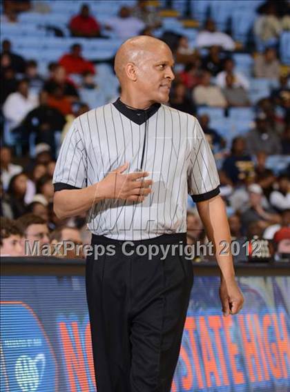 Thumbnail 2 in Rocky Mount vs. Hickory (NCHSAA 3A Final) photogallery.