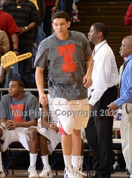 Thumbnail 3 in Rocky Mount vs. Hickory (NCHSAA 3A Final) photogallery.