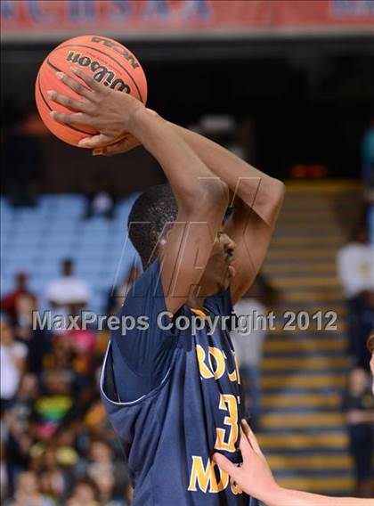 Thumbnail 2 in Rocky Mount vs. Hickory (NCHSAA 3A Final) photogallery.