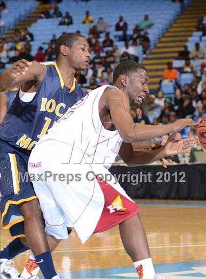Thumbnail 2 in Rocky Mount vs. Hickory (NCHSAA 3A Final) photogallery.