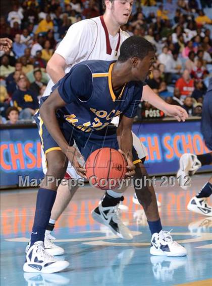 Thumbnail 2 in Rocky Mount vs. Hickory (NCHSAA 3A Final) photogallery.