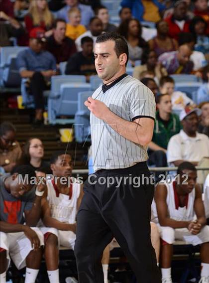 Thumbnail 2 in Rocky Mount vs. Hickory (NCHSAA 3A Final) photogallery.