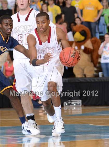 Thumbnail 2 in Rocky Mount vs. Hickory (NCHSAA 3A Final) photogallery.