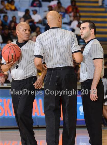 Thumbnail 1 in Rocky Mount vs. Hickory (NCHSAA 3A Final) photogallery.