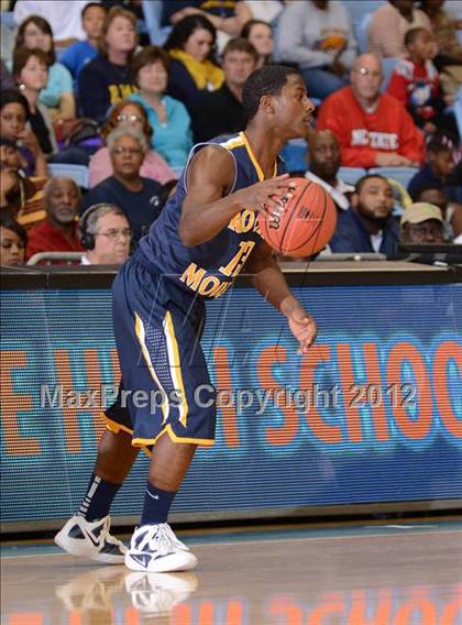 Thumbnail 2 in Rocky Mount vs. Hickory (NCHSAA 3A Final) photogallery.