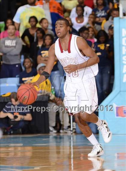 Thumbnail 2 in Rocky Mount vs. Hickory (NCHSAA 3A Final) photogallery.