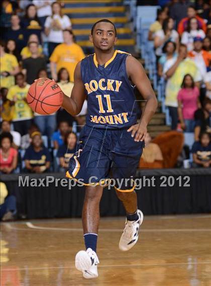 Thumbnail 3 in Rocky Mount vs. Hickory (NCHSAA 3A Final) photogallery.